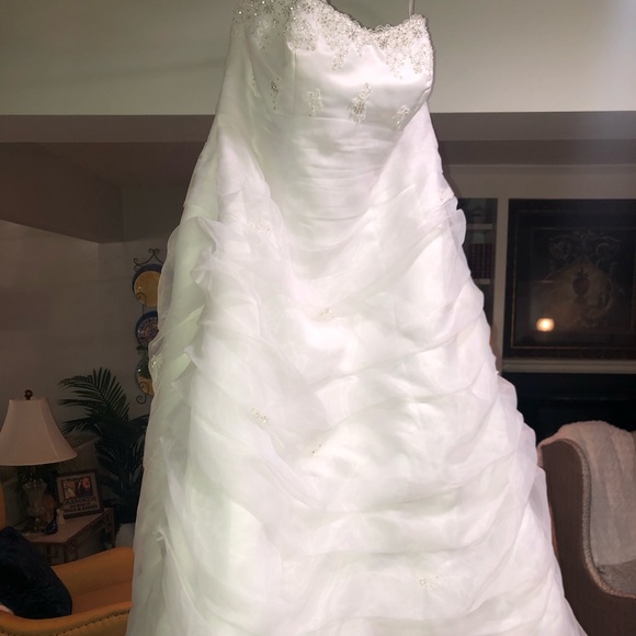 David’s bridal wedding dress !! Only worn one time ! - Picture 2 of 3